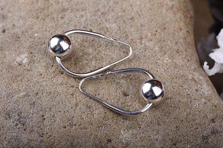 Сережки "Петельки" з кульками 121230 від ювелірного магазину Онікс - 1