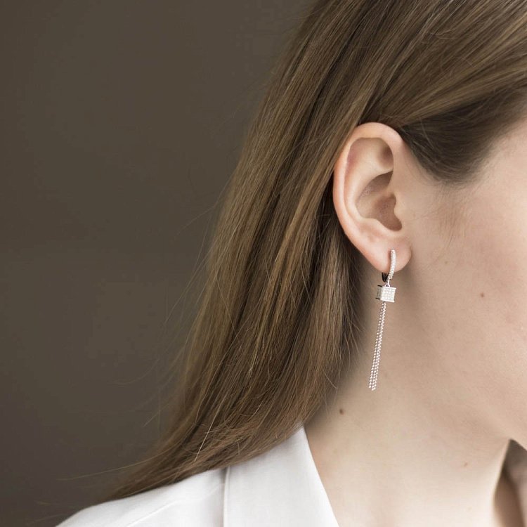 Срібні сережки на ланцюжку з фіанітами 122397 від ювелірного магазину Онікс - 2