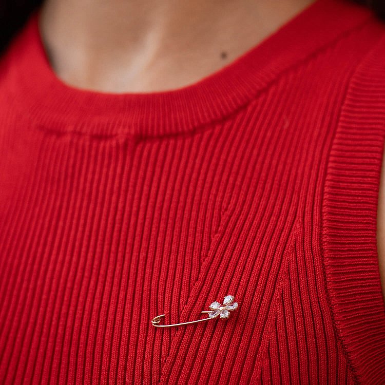 Золотая булавка "Цветочек" (фианит) зак00141 от ювелирного магазина Оникс - 1