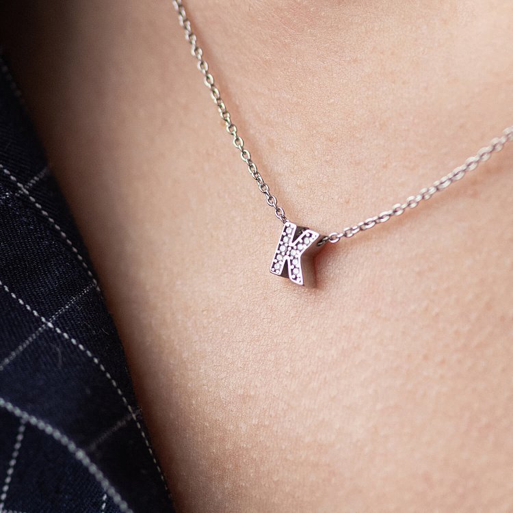 Серебряное колье с буквой "К" с фианитами 1103 К от ювелирного магазина Оникс - 8