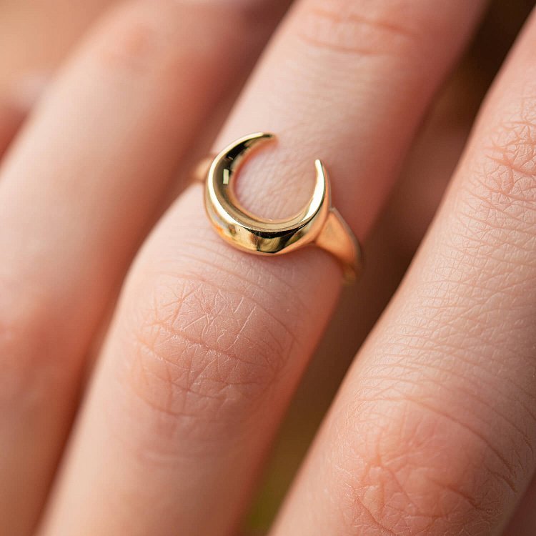 Кольцо "Лунница" в желтом золоте к07387 от ювелирного магазина Оникс