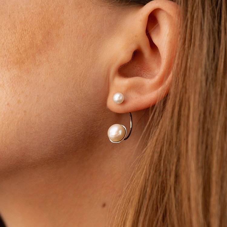 Срібні сережки - пусети з перлами 902-00738 від ювелірного магазину Онікс