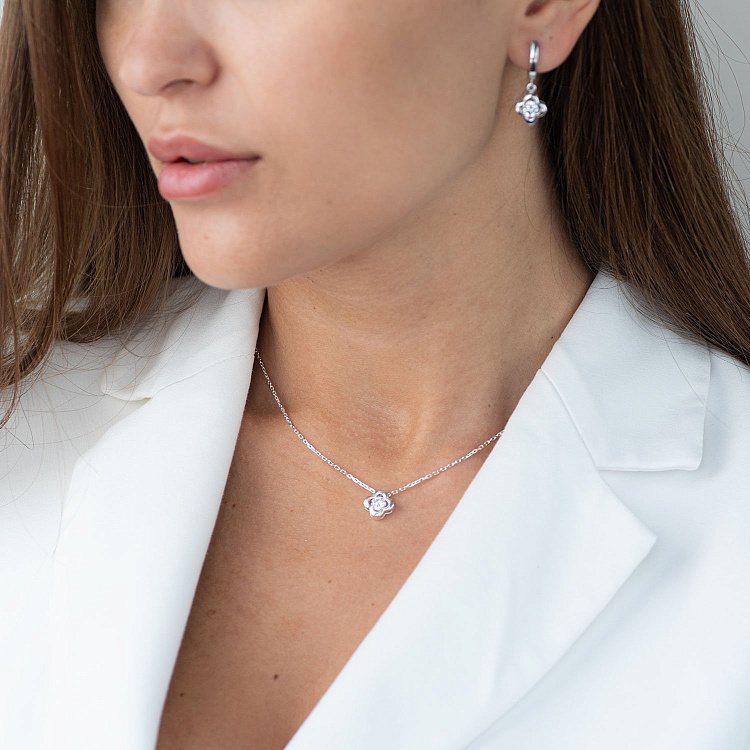 Серебряные серьги "Клевер" с фианитами 122057 от ювелирного магазина Оникс - 1