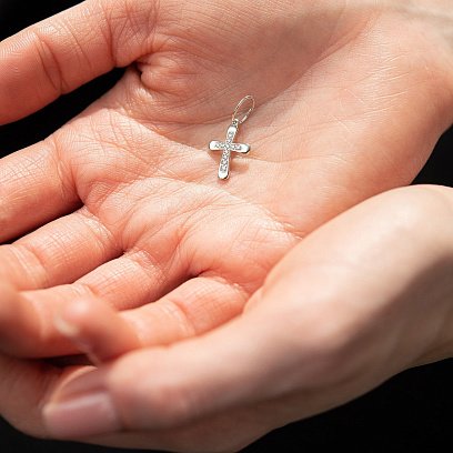 Хрестик у білому золоті з фіанітами п03760 №2