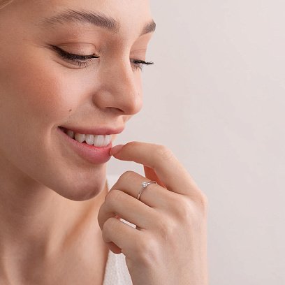 Помолвочное золотое кольцо с бриллиантом 218651121 №2