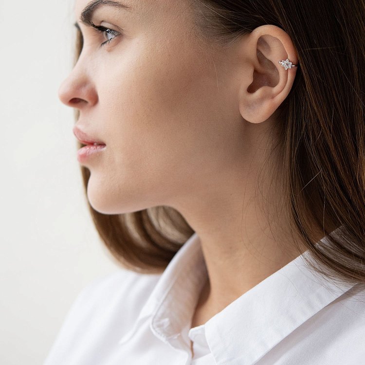 Серебряная серьги - каффа "Цветочек" 122894 от ювелирного магазина Оникс - 1