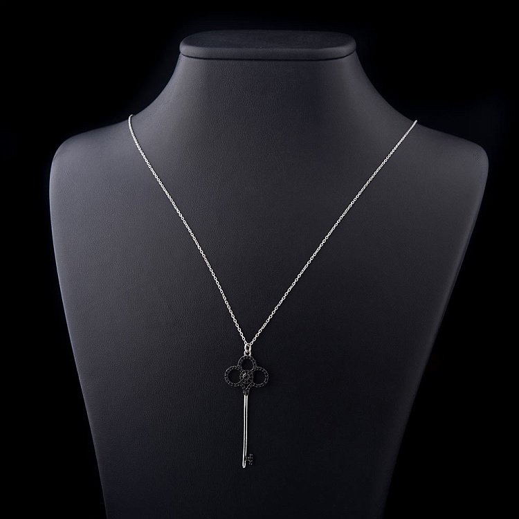 Серебряное колье "Ключик" (фианиты) 18471 от ювелирного магазина Оникс - 1