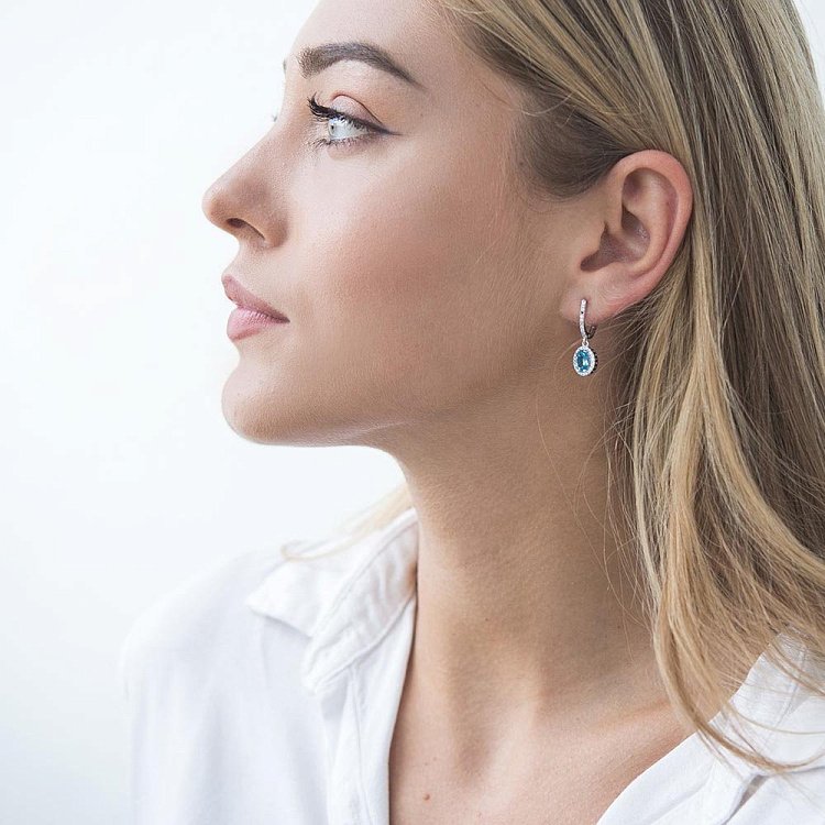 Золотые серьги с голубым топазом и фианитами с04690 от ювелирного магазина Оникс - 3