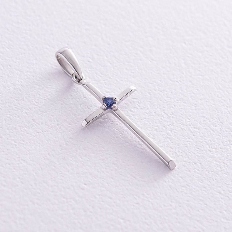 Золотой крестик с сапфиром пб0250 от ювелирного магазина Оникс