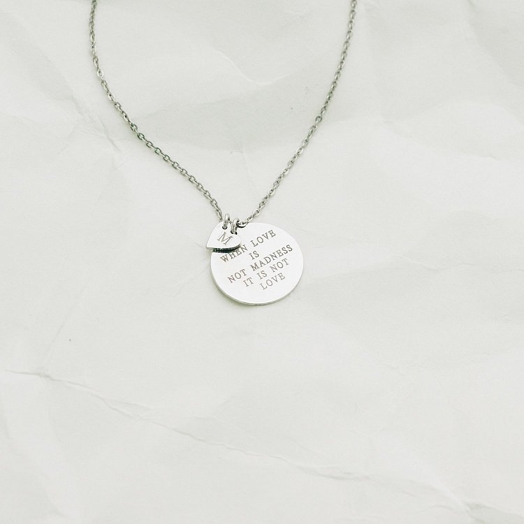 Серебряное колье с гравировкой "Сумасшедшая любовь" 18976с от ювелирного магазина Оникс - 1