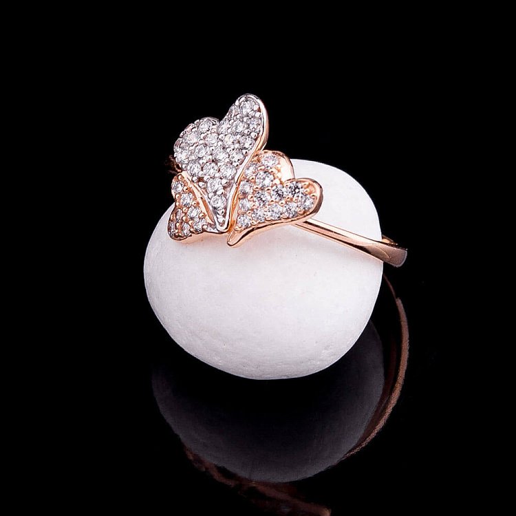 Золотое кольцо "Сердца" с фианитами к04377 от ювелирного магазина Оникс - 1