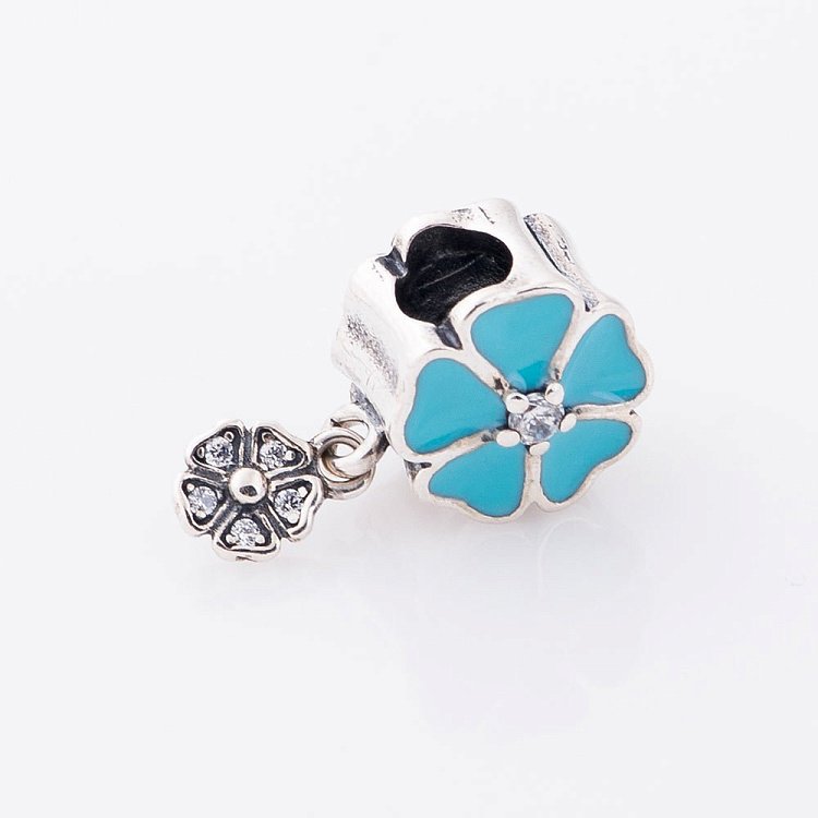 Срібний шарм з фіанітами і емаллю 132311г від ювелірного магазину Онікс - 1