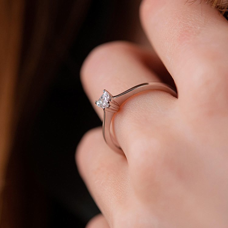 Помолвочное золотое кольцо "Сердце" с бриллиантом кб0399z от ювелирного магазина Оникс - 3