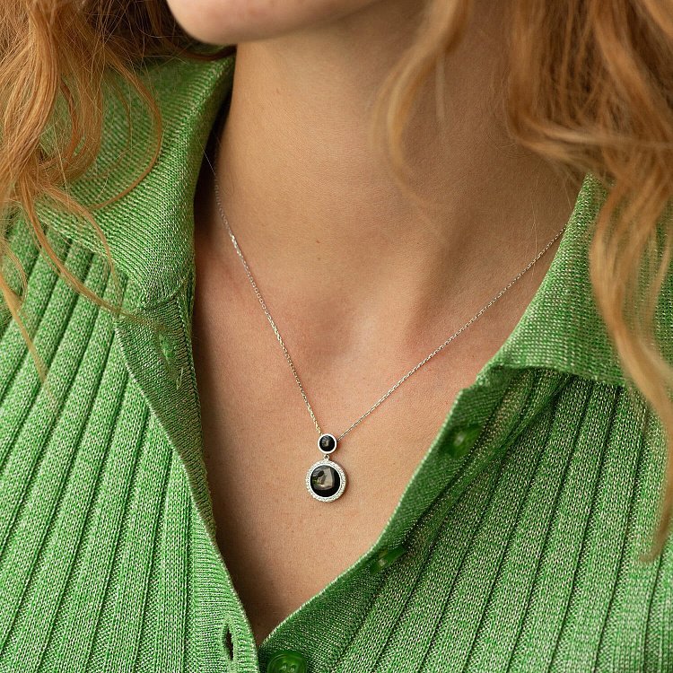 Золоте кольє з діамантами та емаллю 722791121 від ювелірного магазину Онікс - 1