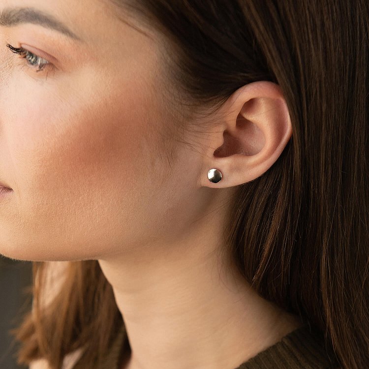 Сережки-пусети з білого золота с05444 від ювелірного магазину Онікс - 1