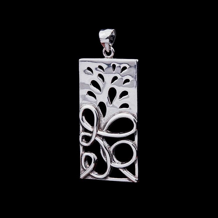 Серебряный кулон 13641 Серебряный кулон 13641 от ювелирного магазина Оникс