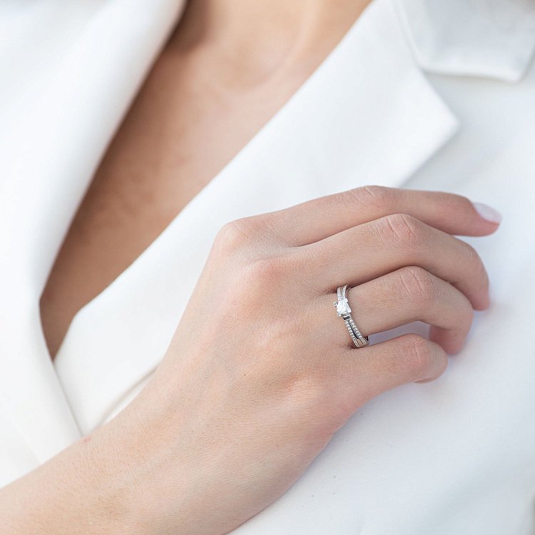 Золотое кольцо с бриллиантами кб03031 от ювелирного магазина Оникс - 1