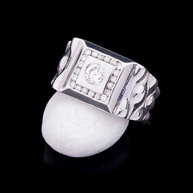 Срібна печатка з фіанітами 111011 від ювелірного магазину Онікс - 2