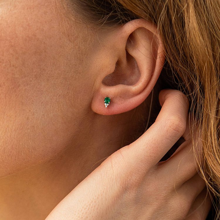 Золоті сережки - пусети зі смарагдами та діамантами сб0458nl від ювелірного магазину Онікс - 1