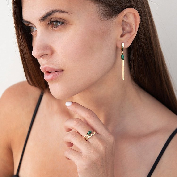 Золота каблучка "Сірник" (зелені фіаніти) к06906 - 4 Золота каблучка "Сірник" (зелені фіаніти) к06906 від ювелірного магазину Онікс - 4