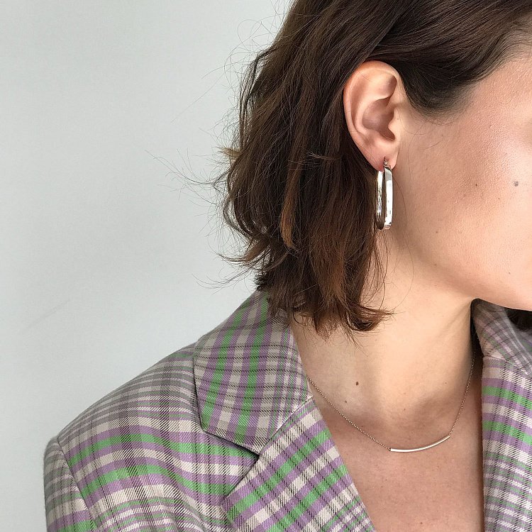 Срібні сережки без каменів 122438 від ювелірного магазину Онікс