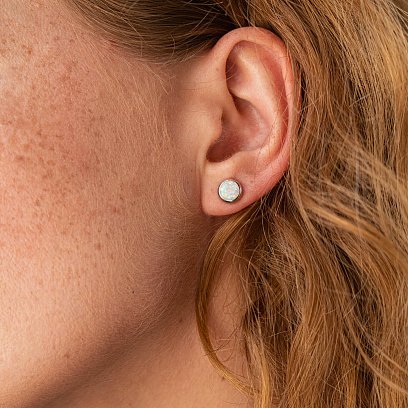 Золоті сережки-пусети "Сяйво" (синт. опал) 7 мм с05473 №4