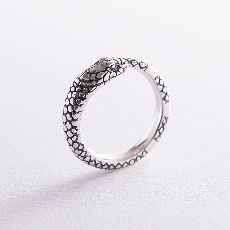 Серебряное кольцо "Змей Уроборос" 112682 от ювелирного магазина Оникс - 4