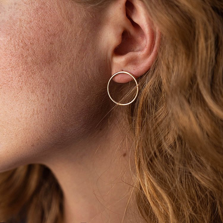 Золотые серьги "Круговорот" (2.0 см) с07789 от ювелирного магазина Оникс - 1