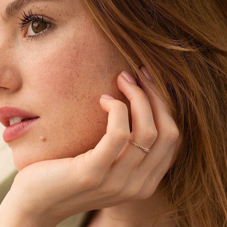 Шариковое кольцо "Мелоди" с фианитами (желтое золото) к07405 от ювелирного магазина Оникс - 2