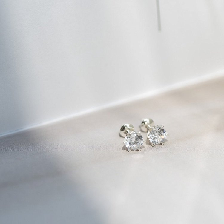 Серебряные гвоздики с фианитами 121955 от ювелирного магазина Оникс - 3