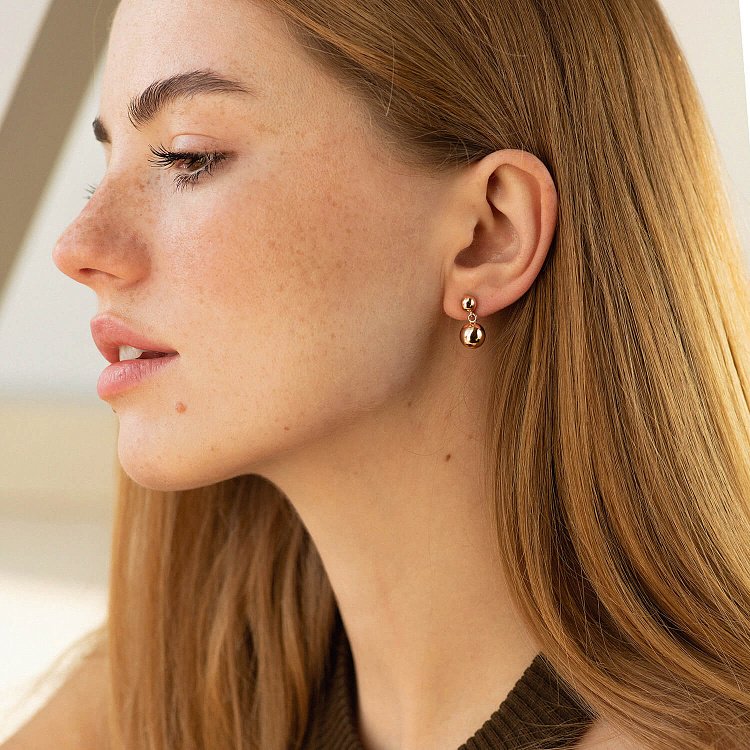 Сережки - пусети "Margo" з кульками (червоне золото) с08239 від ювелірного магазину Онікс - 1