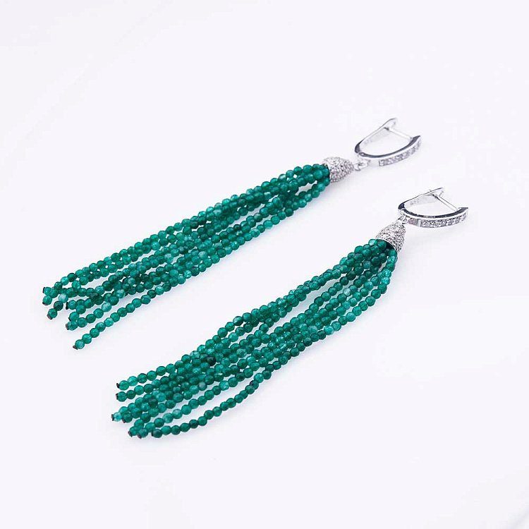 Серебряные серьги с фианитами и изумрудами 121813 от ювелирного магазина Оникс - 1