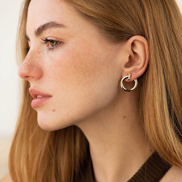 Серьги - пусеты "Evelyn" в желтом золоте с08657 от ювелирного магазина Оникс - 1