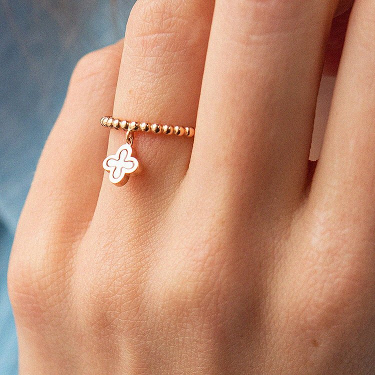 Шариковое золотое кольцо "Клевер" с перламутром к07184 от ювелирного магазина Оникс - 3