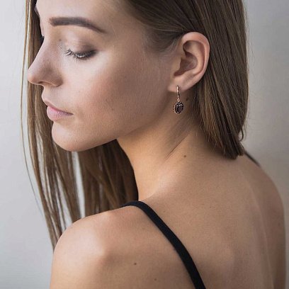 Золотые серьги с пиропом (гранатом) с04163 №3