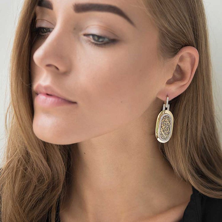 Золотые серьги с фианитами с03258 от ювелирного магазина Оникс