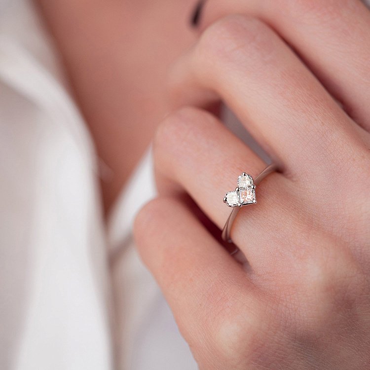 Золота каблучка "Серце" з діамантами кб0380nl(0.36) від ювелірного магазину Онікс - 1