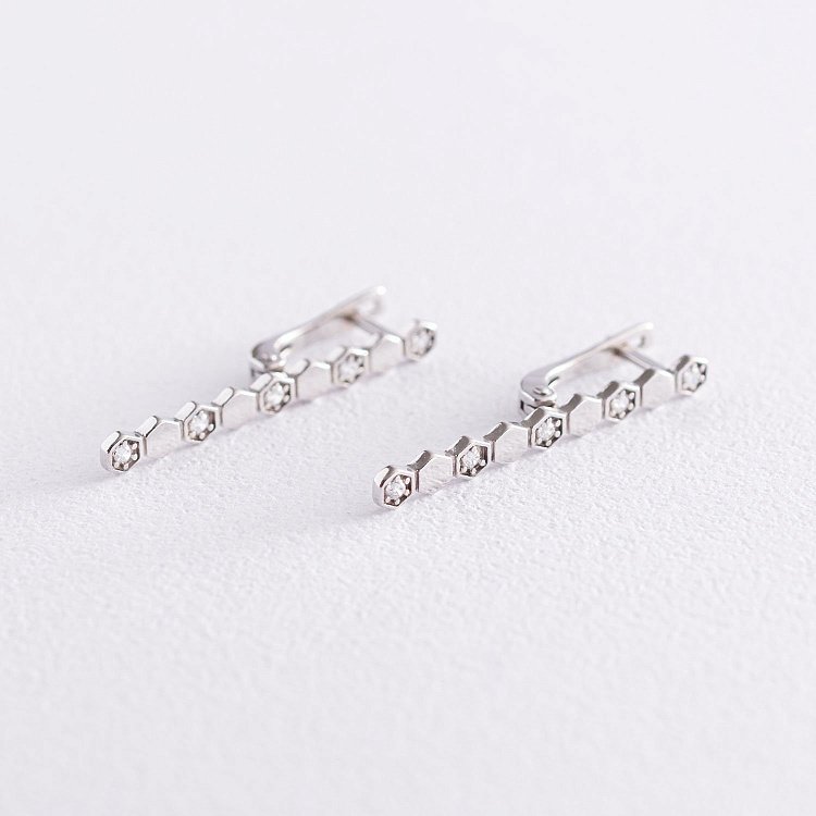 Срібні сережки "Грані" з фіанітами 122910 від ювелірного магазину Онікс