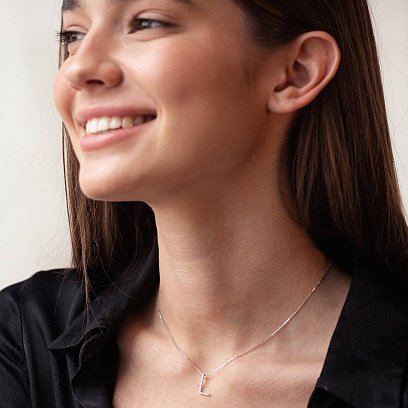 Золоте кольє з літерою "L" з діамантами 133781121 №3