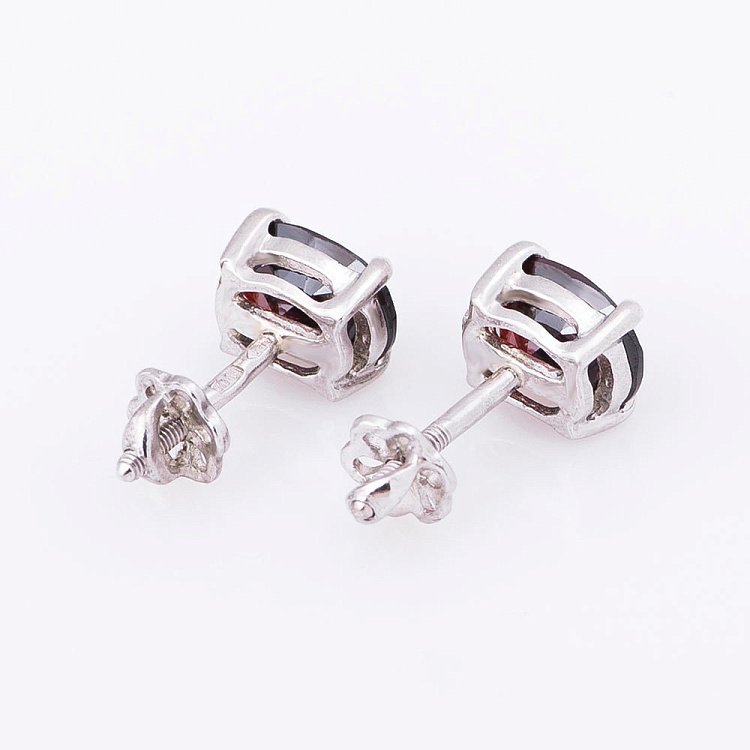 Срібні сережки-пусети з фіанітами 6х8 121965 від ювелірного магазину Онікс - 1