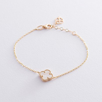 Браслет "Клевер" в желтом золоте (перламутр) б04391