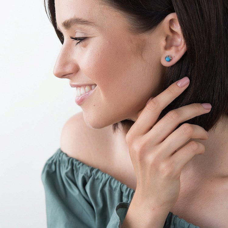 Серебряные серьги-гвоздики (им. бирюза) 122202 от ювелирного магазина Оникс - 3