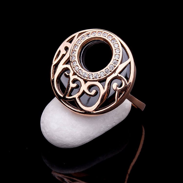 Эксклюзивное золотое кольцо к04394 от ювелирного магазина Оникс