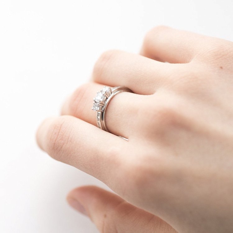 Золота каблучка (фіаніти) к02685 від ювелірного магазину Онікс - 4