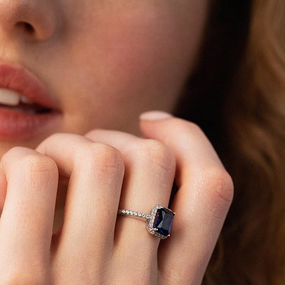 Срібна каблучка з синт. сапфіром та фіанітами 1830/1р-HSPH №2