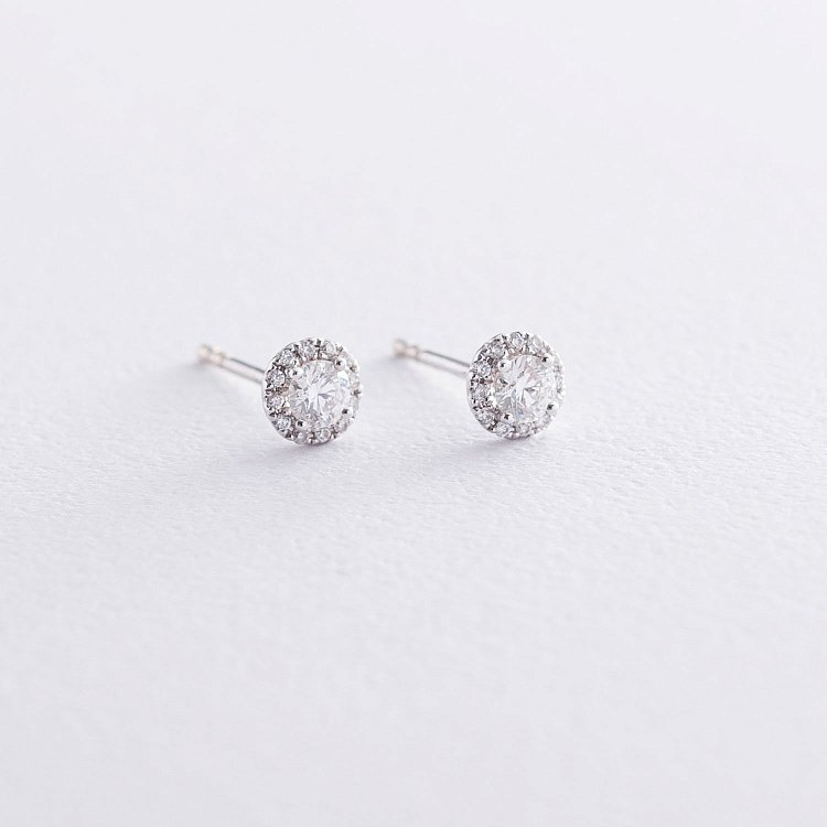 Золотые серьги-пусеты (бриллиант) E04376 Золотые серьги-пусеты (бриллиант) E04376 от ювелирного магазина Оникс