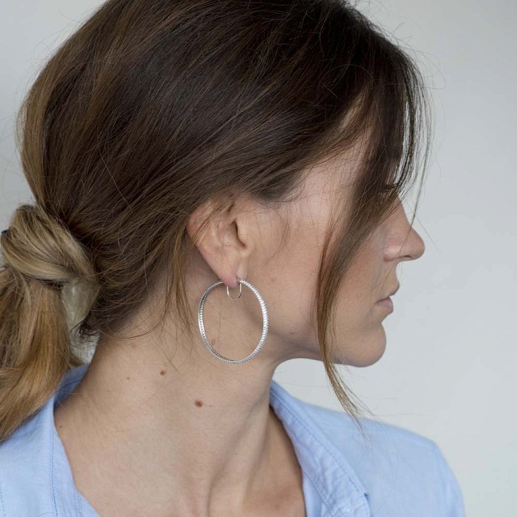 Золотые серьги кольца с фианитами с02565 от ювелирного магазина Оникс - 2