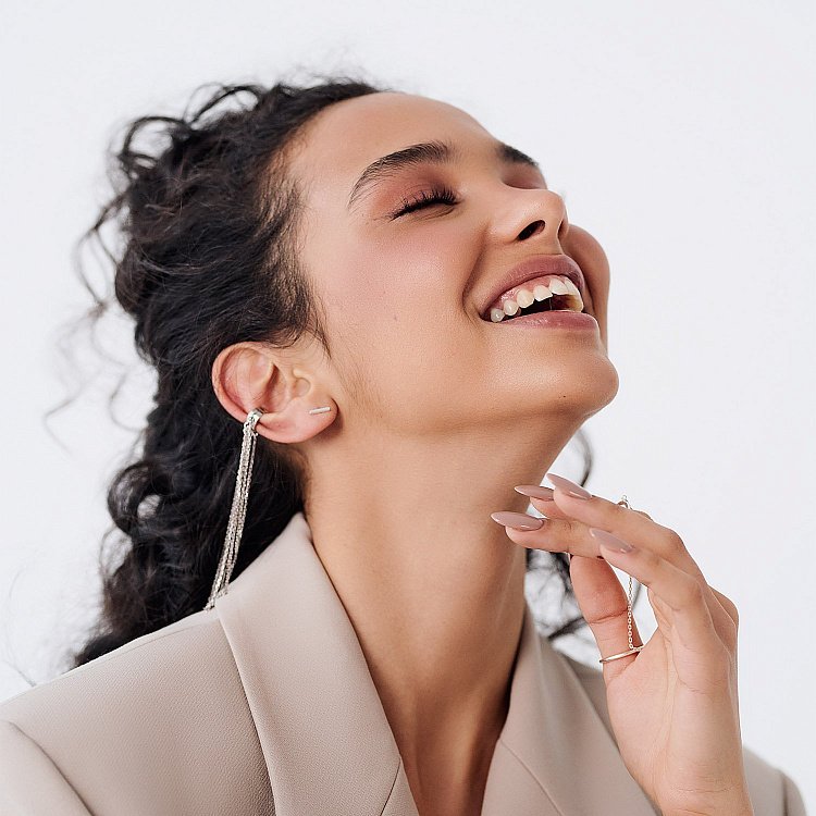 Серебряная серьга - каффа "Тильда" 123194 от ювелирного магазина Оникс - 9