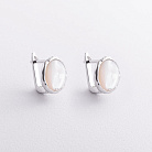 Серебряные серьги с перламутром на английской застежке 123536 от ювелирного магазина Оникс