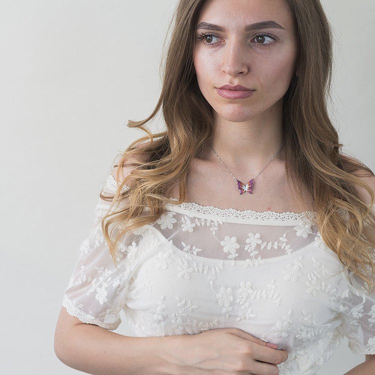 Срібне кольє Метелик з кольоровими фіанітами 18534 від ювелірного магазину Онікс - 3